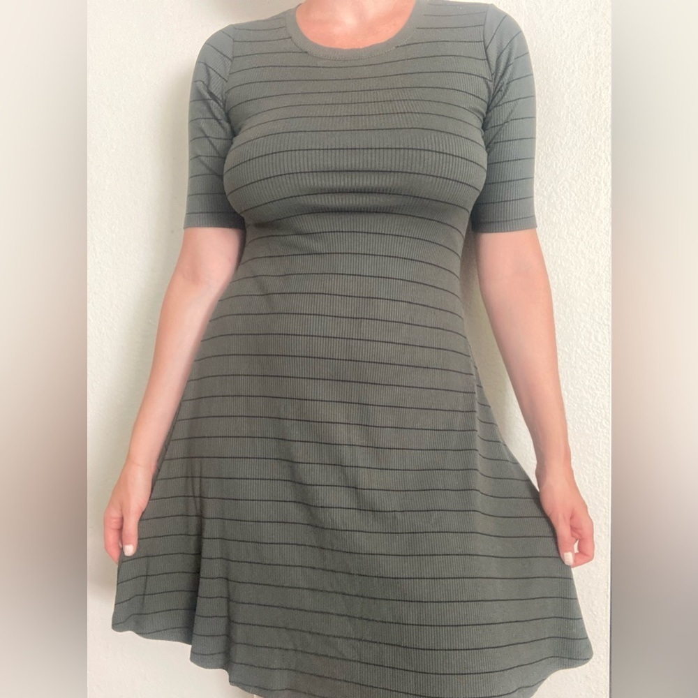 NWT Old Navy Ribbed Striped Midi Dress Size Medium Gray